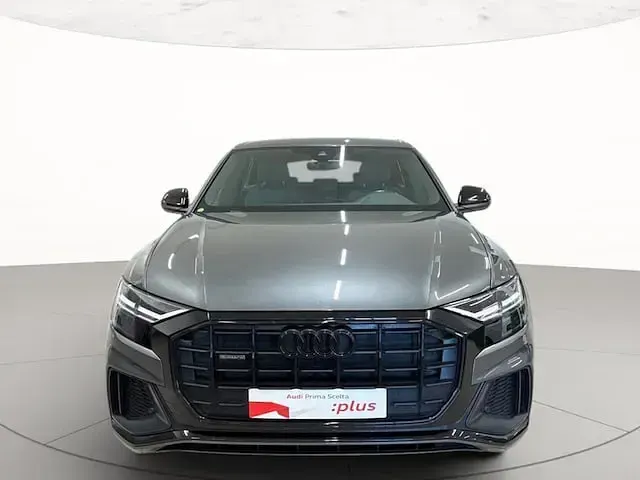 Usata Audi Q8 Sport 286 CV (210 kW) 2022 Grigio daytona perlato SUV