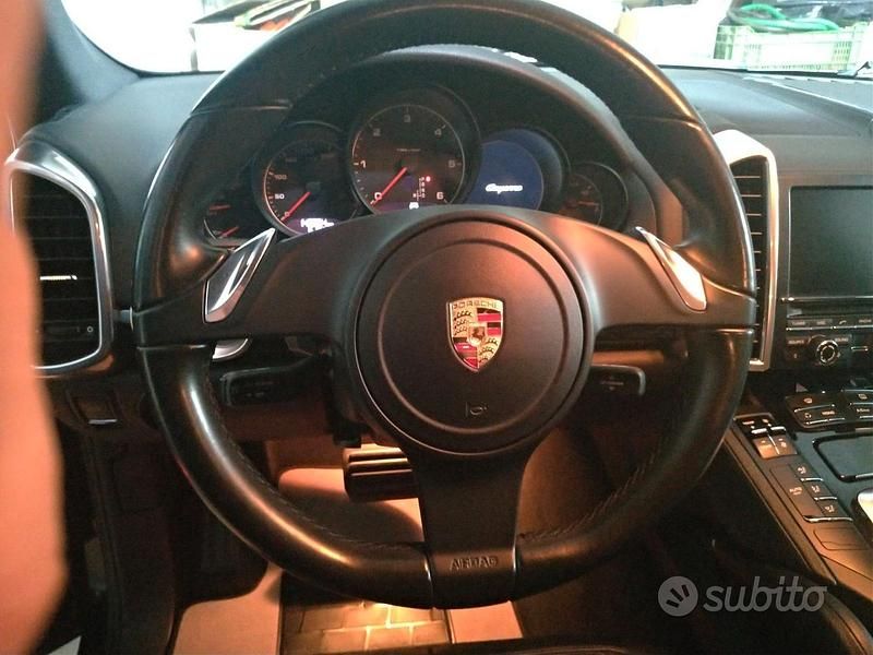 Nero Usata 2011 Porsche Cayenne SUV | 22.800 € (Buon prezzo) - Immagine 1/4