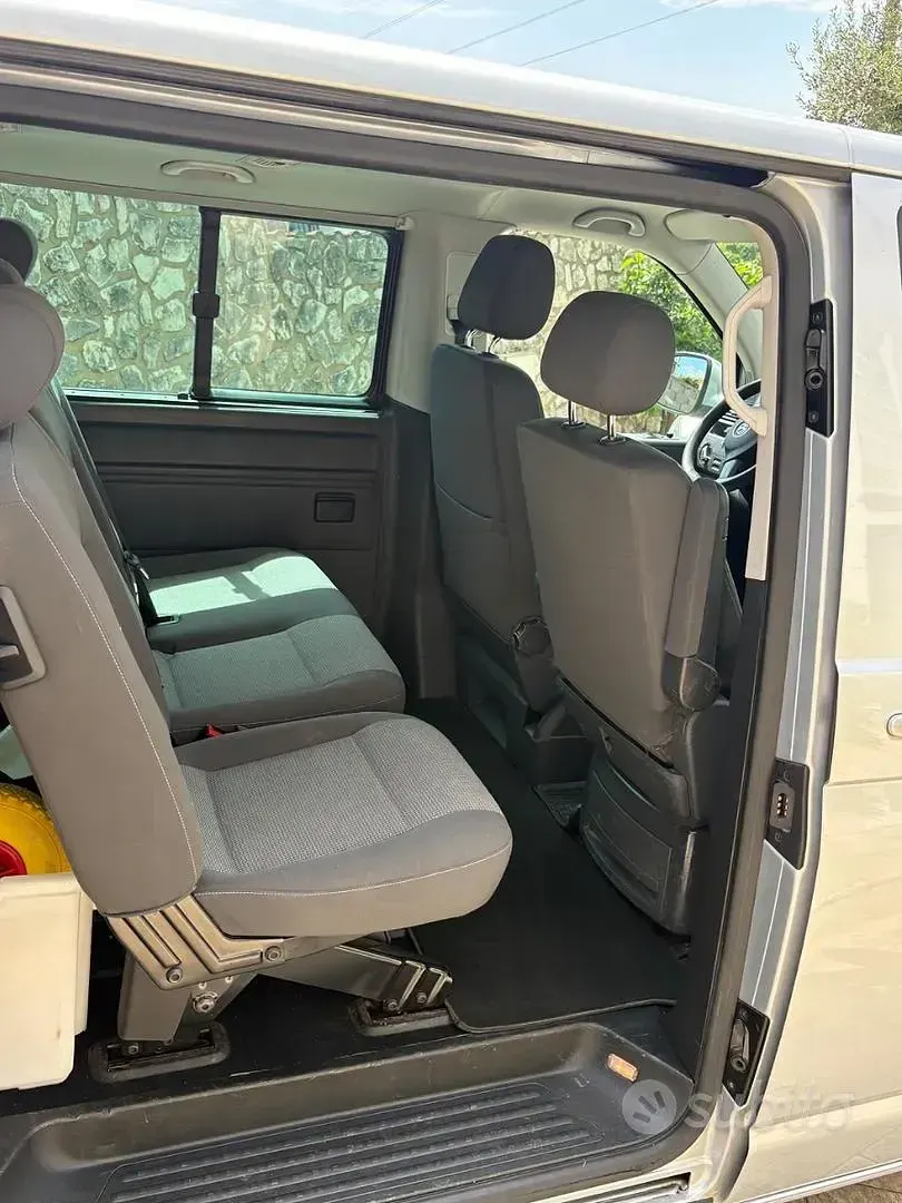 Usata VW Caravelle 140 CV (102 kW) 2015 Grigio Furgone