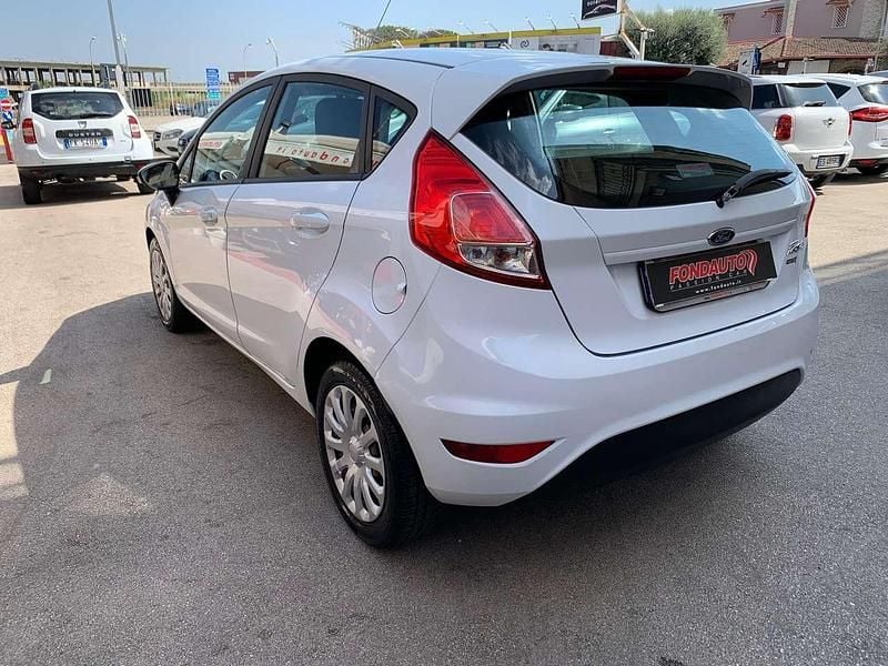 Usata Ford Fiesta 96 CV (70 kW) 2016 Bianco Utilitaria
