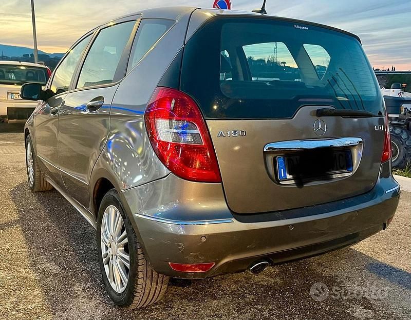 Usata Mercedes A180 Classic 109 CV (80 kW) 2009 Grigio Berlina