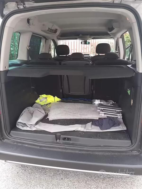 Begagnad Peugeot Partner Tepee 2011 Minibuss