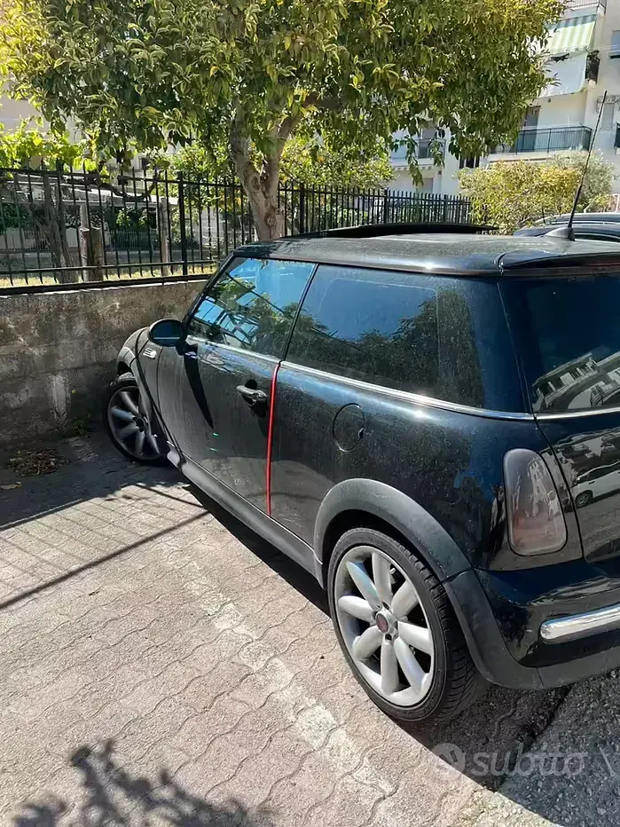 Begagnad Mini One D 75 HK (55 kW) 2004 Svart Halvkombi