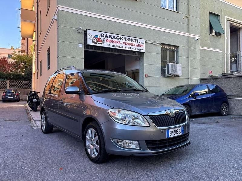 Argento Usata 2012 Skoda Roomster Elegance Monovolume | 4700 € (Buon prezzo) - Immagine 1/4