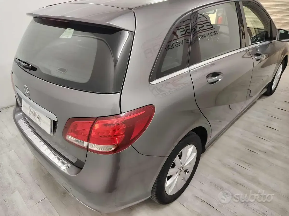 Usata Mercedes B200 Executive 136 CV (100 kW) 2018 Grigio Utilitaria