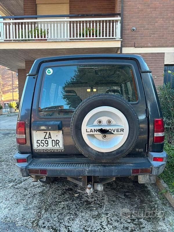 Usata Land Rover Discovery 113 CV (83 kW) 1997 Grigio SUV