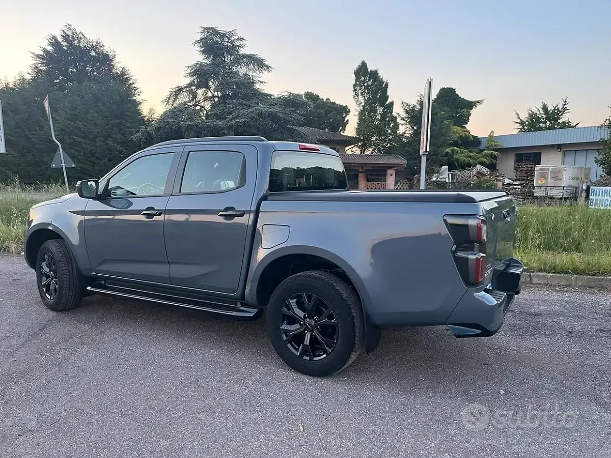 Usata Isuzu D-Max 101 CV (74 kW) 2023 Pick-up