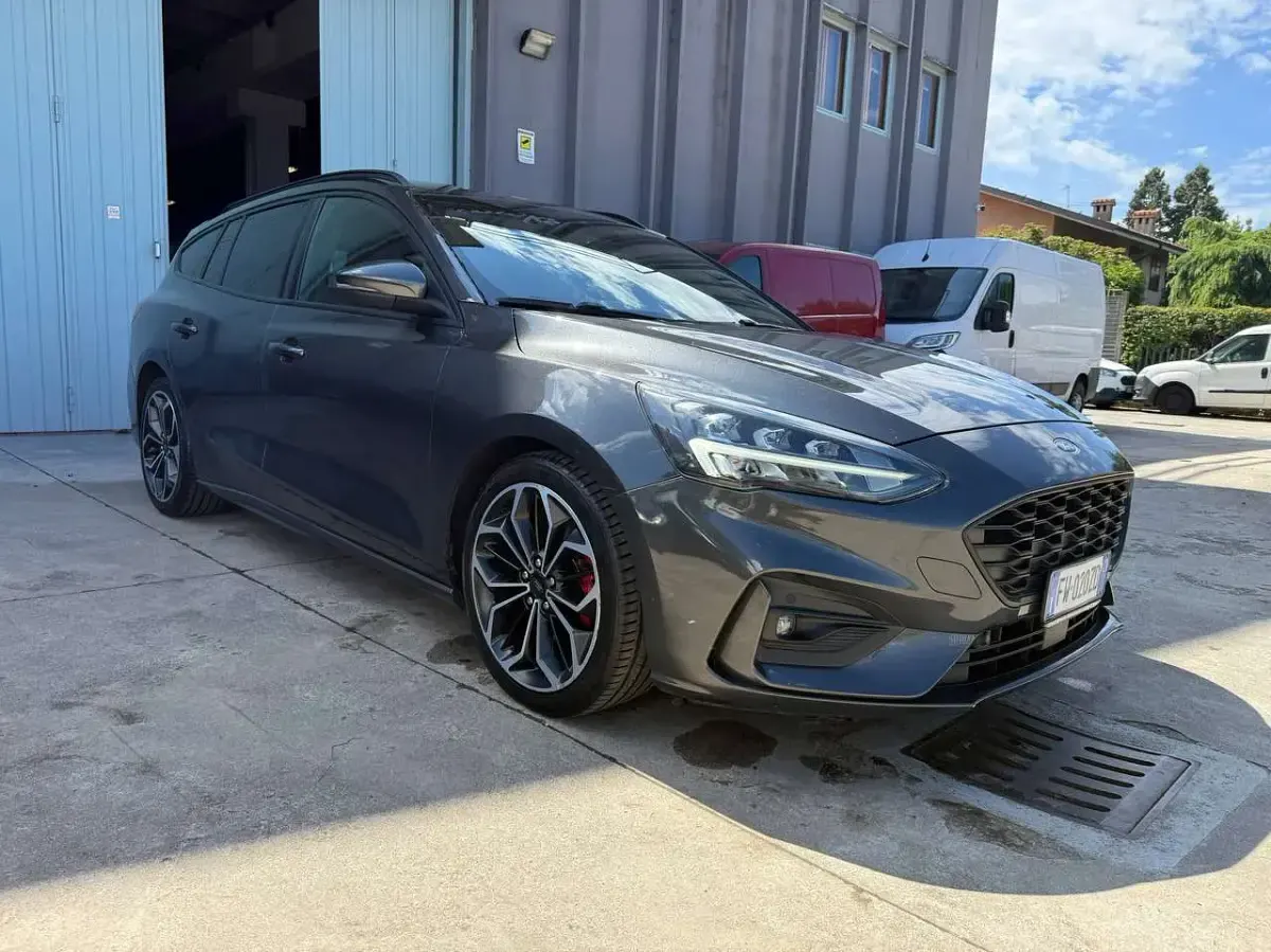 Usata Ford Focus 120 CV (88 kW) 2019 Grigio Furgone