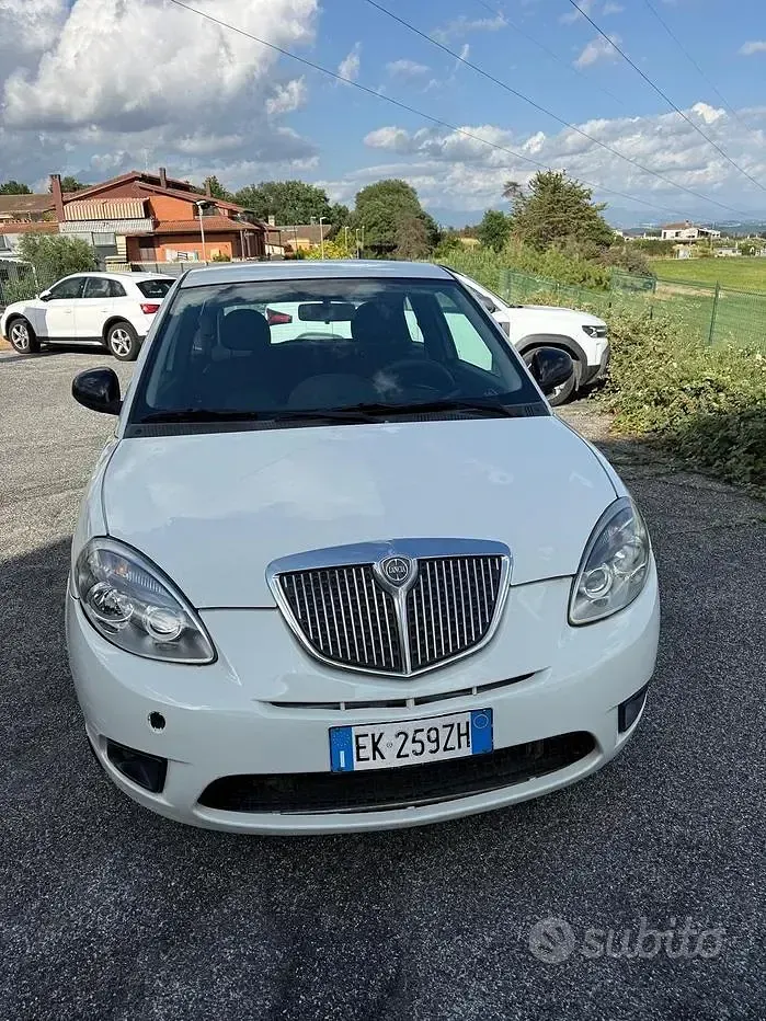 Usata Lancia Ypsilon Platinum 69 CV (50 kW) 2012 Bianco Utilitaria