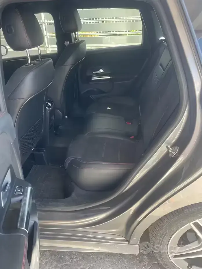 Usata Mercedes B180 Premium 116 CV (85 kW) 2020 Grigio Utilitaria