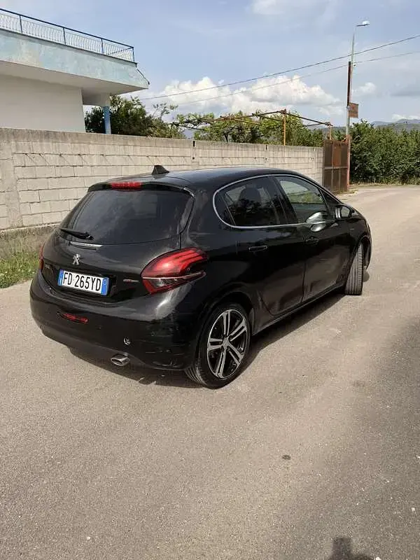 Usata Peugeot 208 GT-line 99 CV (72 kW) 2016 Utilitaria