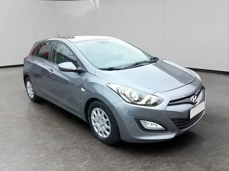 Begagnad Hyundai i30 Comfort 110 HK (80 kW) 2015 Grå Sedan