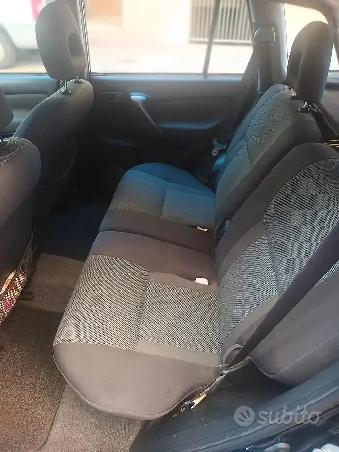 Usata Toyota RAV4 Sol 116 CV (85 kW) 2005 Nero SUV