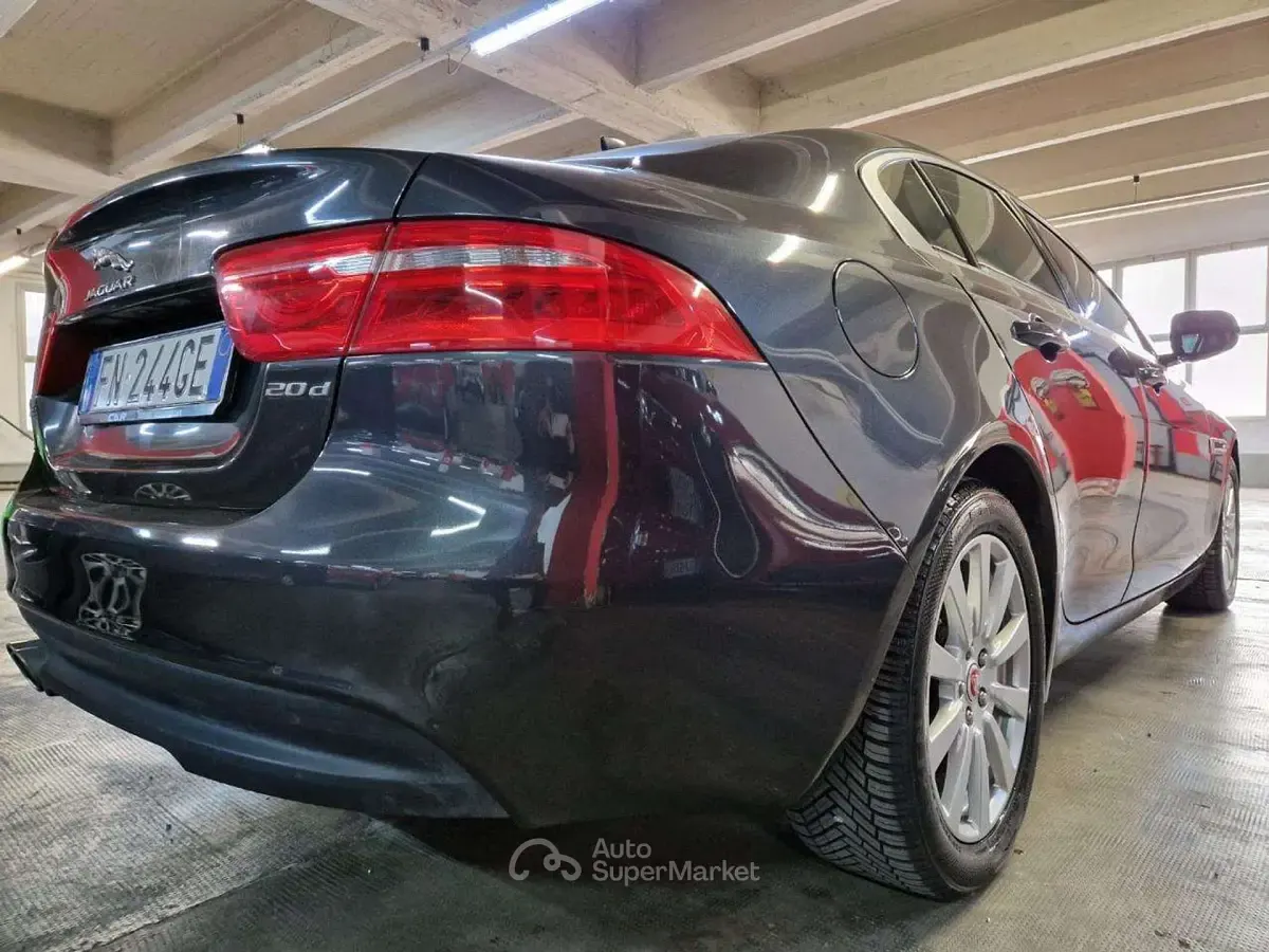 Usata Jaguar XE 179 CV (131 kW) 2018 Antracite Berlina