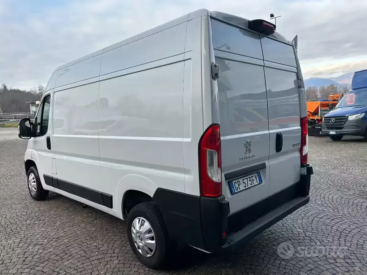 Usata Fiat Ducato S 140 CV (102 kW) 2023 Bianco pastello Furgone