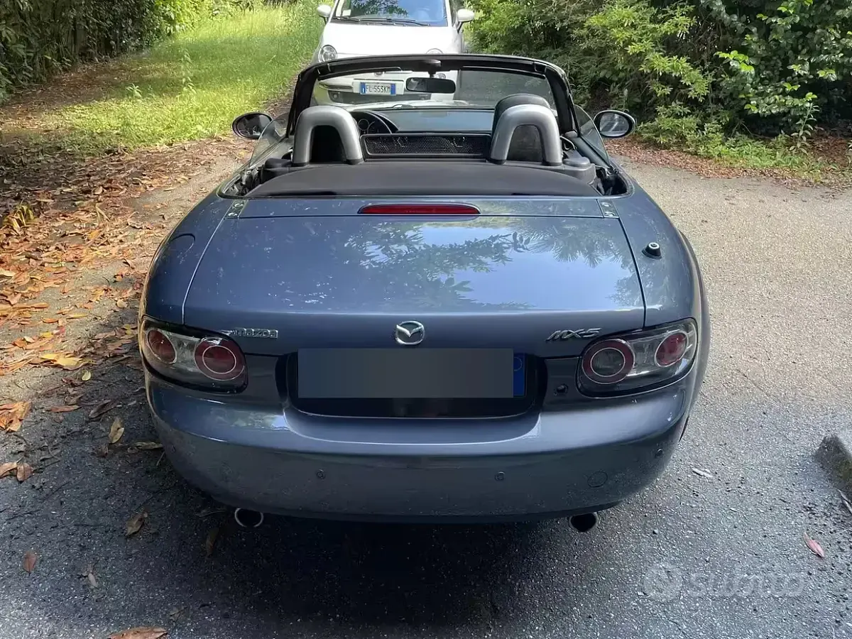Usata Mazda MX5 High 126 CV (92 kW) 2006 Grigio Cabrio