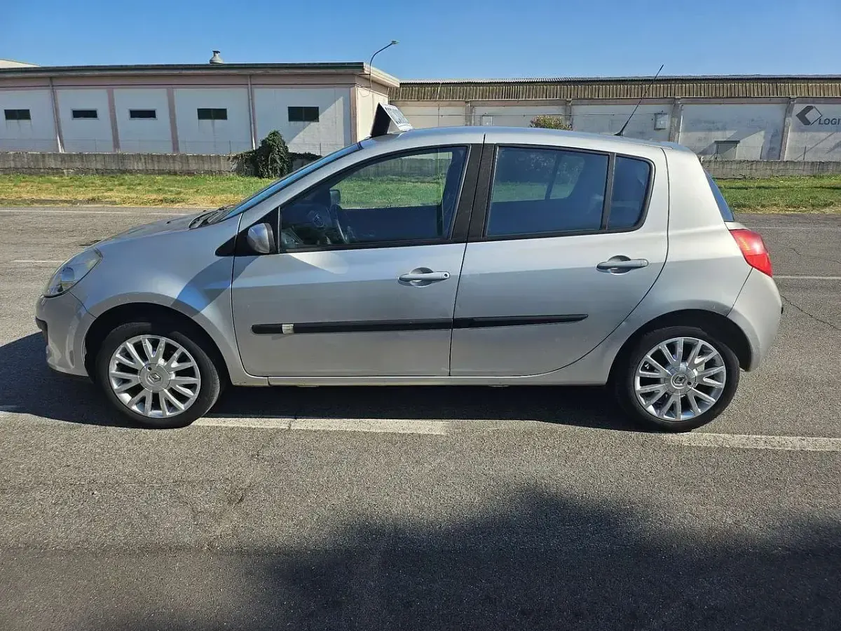 Usata Renault Clio II LE 75 CV (55 kW) 2008 Other Berlina