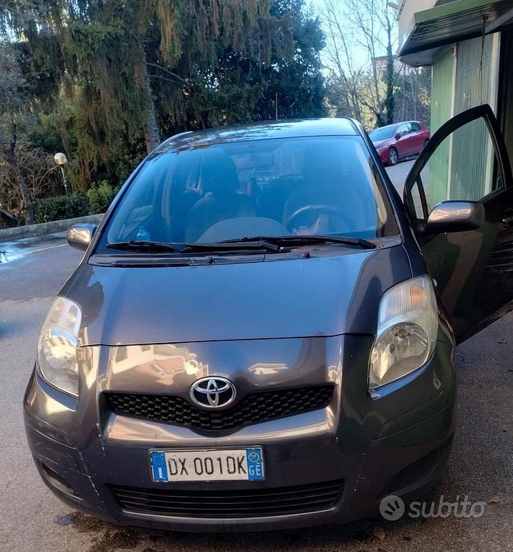 Usata Toyota Yaris 2009 Grigio Utilitaria