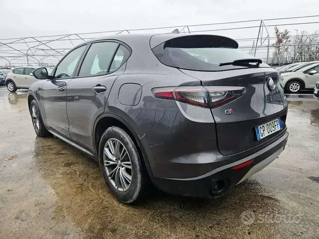 Usado Alfa Romeo Stelvio Super 209 CV (153 kW) 2023 Gris SUV