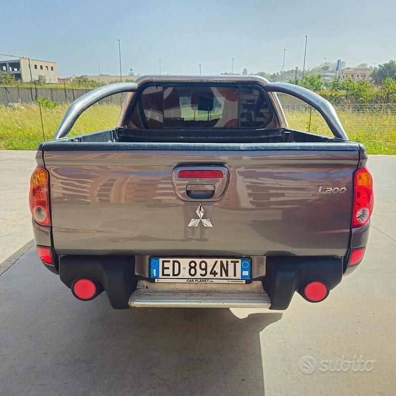 Usata Mitsubishi L200 Intense+ 178 CV (130 kW) 2010 Grigio Pick-up
