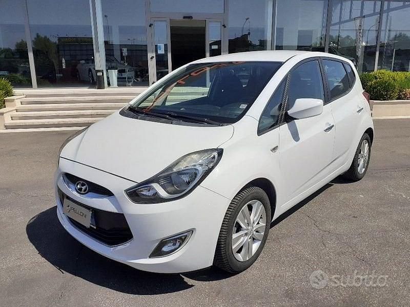 Usata Hyundai ix20 Comfort 90 CV (66 kW) 2015 Bianco / pastello Utilitaria