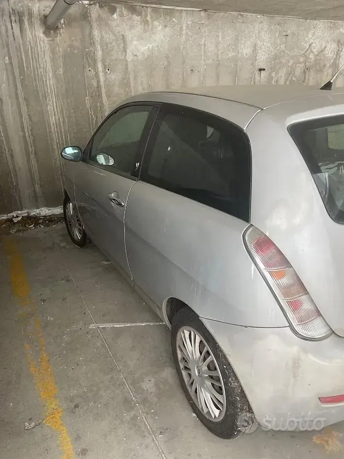 Usata Lancia Ypsilon 75 CV (55 kW) 2007 Grigio Utilitaria