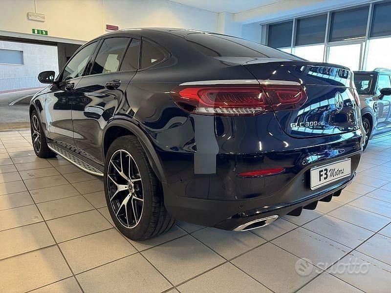 Usata Mercedes GLC300 Premium 194 CV (142 kW) 2023 Blu Coupé
