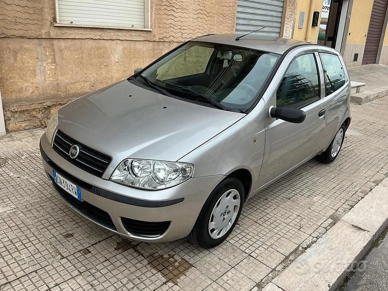 Usata Fiat Punto Dynamic 59 CV (43 kW) 2004 Grigio Utilitaria