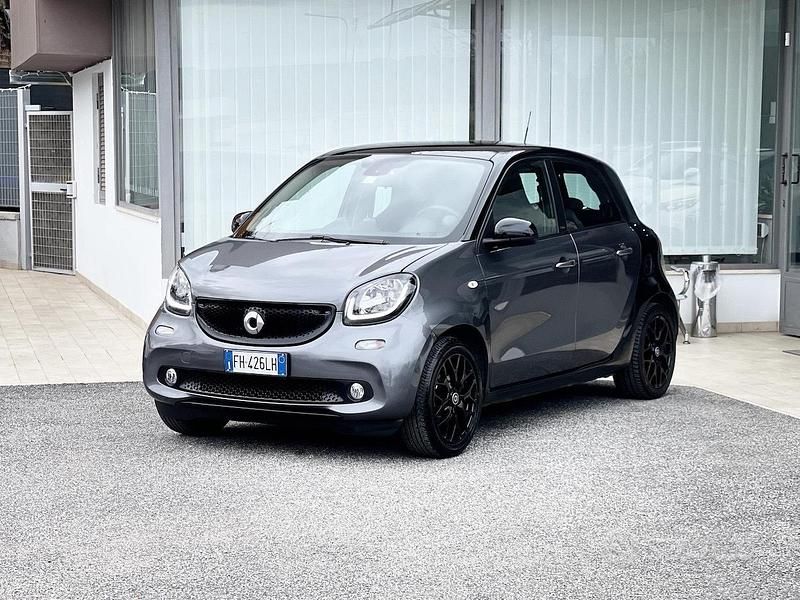 Usata Smart ForFour 71 CV (52 kW) 2016 Grigio Utilitaria