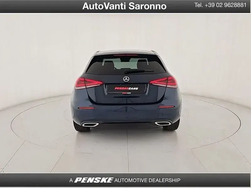 Usata Mercedes A180 116 CV (85 kW) 2021 Blu/azzurro Utilitaria