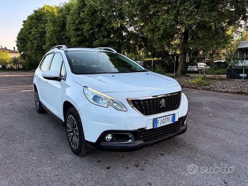 Usata Peugeot 2008 Active 75 CV (55 kW) 2017 Bianco SUV