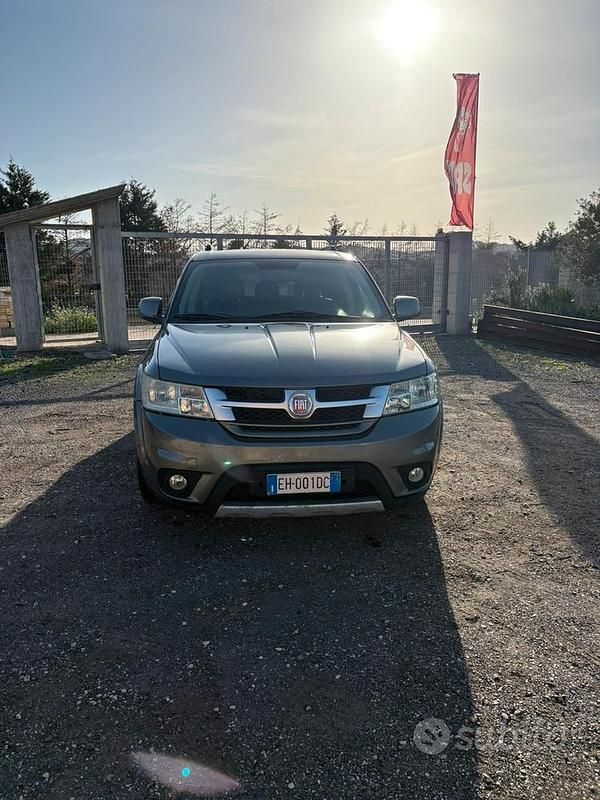 Grigio Usata 2011 Fiat Freemont SUV | 5000 € (Buon prezzo) - Immagine 1/4