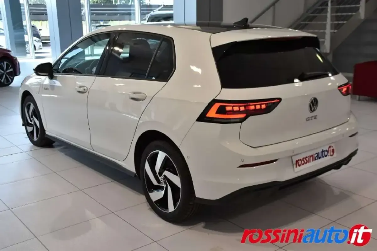 Usata VW Golf VIII GTE 272 CV (200 kW) 2025 Pure white tetto nero Berlina