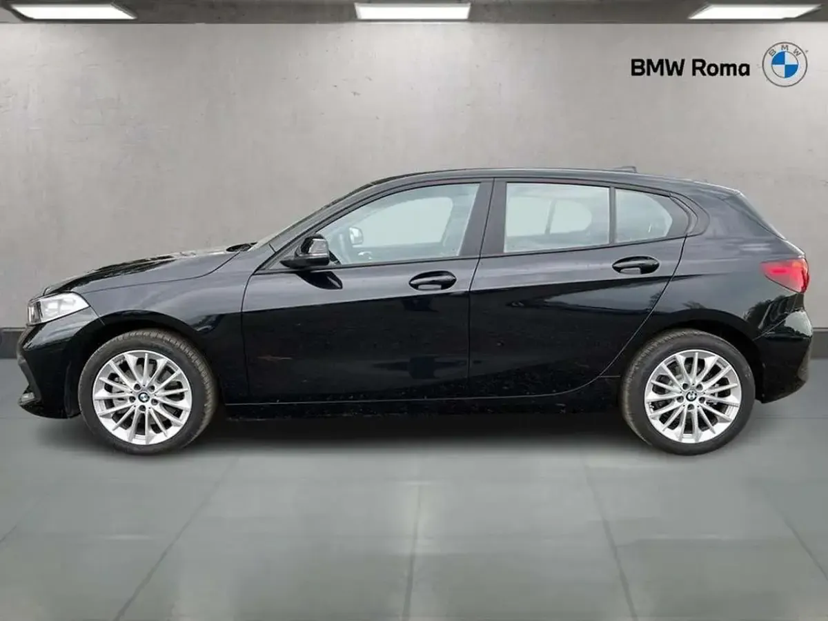 Usata BMW 118 Advantage 140 CV (102 kW) 2023 Black sapphire metallic Berlina