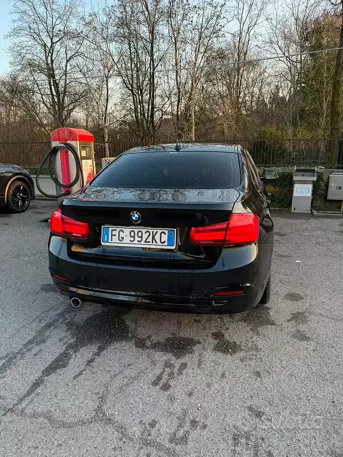 Usata BMW 318 150 CV (110 kW) 2016 Nero Berlina
