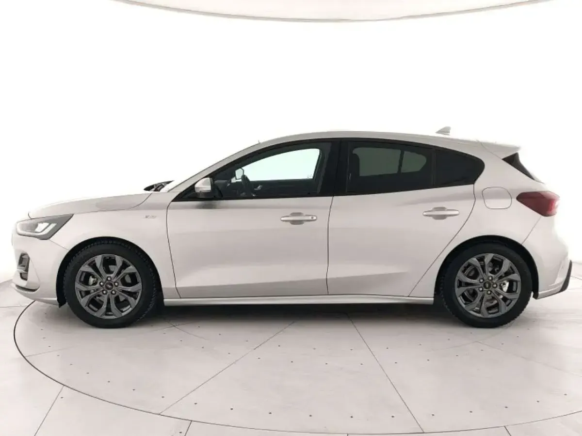 Usata Ford Focus ST-Line 125 CV (91 kW) 2025 Moondust silver metallizzato Utilitaria