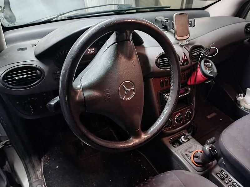 Usata Mercedes A160 Elegance 102 CV (75 kW) 2003 Argento Monovolume