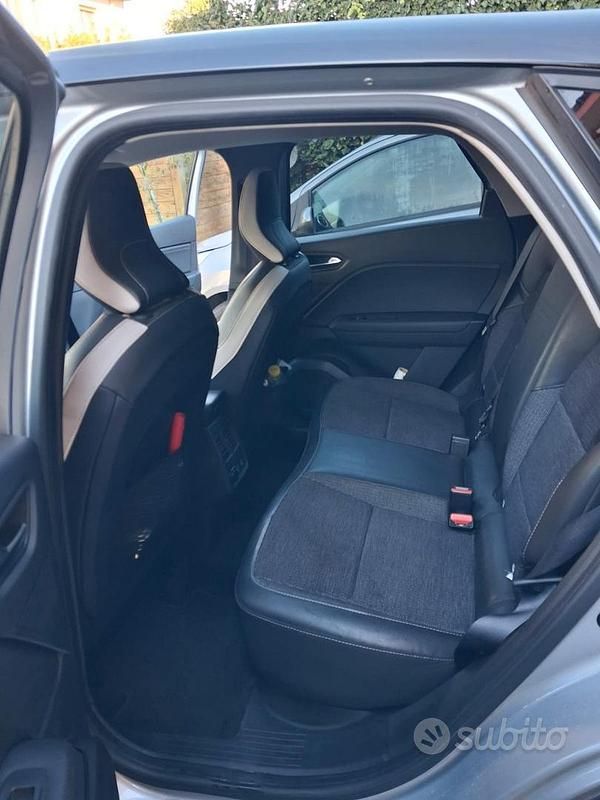 Usata Renault Captur 100 CV (73 kW) 2023 Grigio SUV