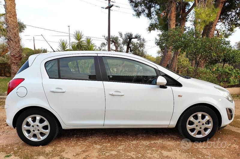 Usata Opel Corsa 86 CV (63 kW) 2013 Bianco Berlina
