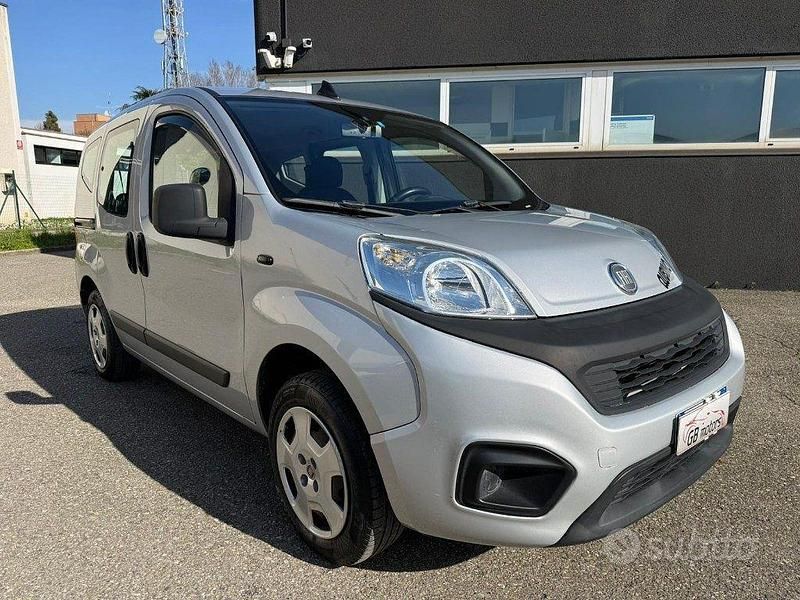 Usata Fiat Qubo Easy 77 CV (56 kW) 2018 Grigio Monovolume