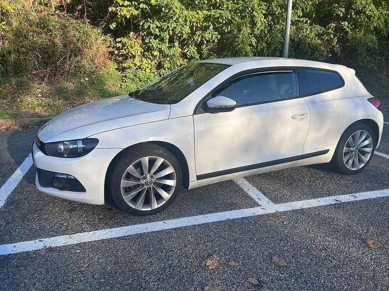 Begagnad VW Scirocco 140 HK (102 kW) 2011 Vit Sportkupé