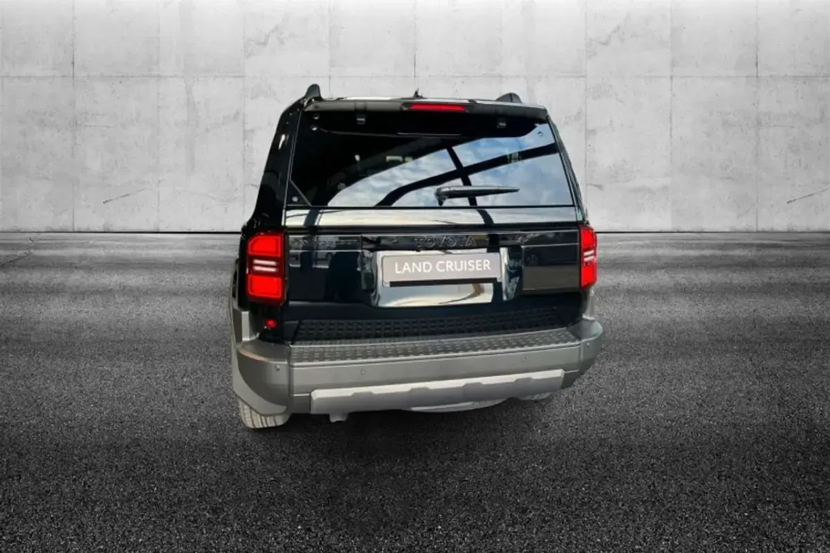 Nuova Toyota Land Cruiser Lounge 205 CV (150 kW) 2026 Nero Station wagon