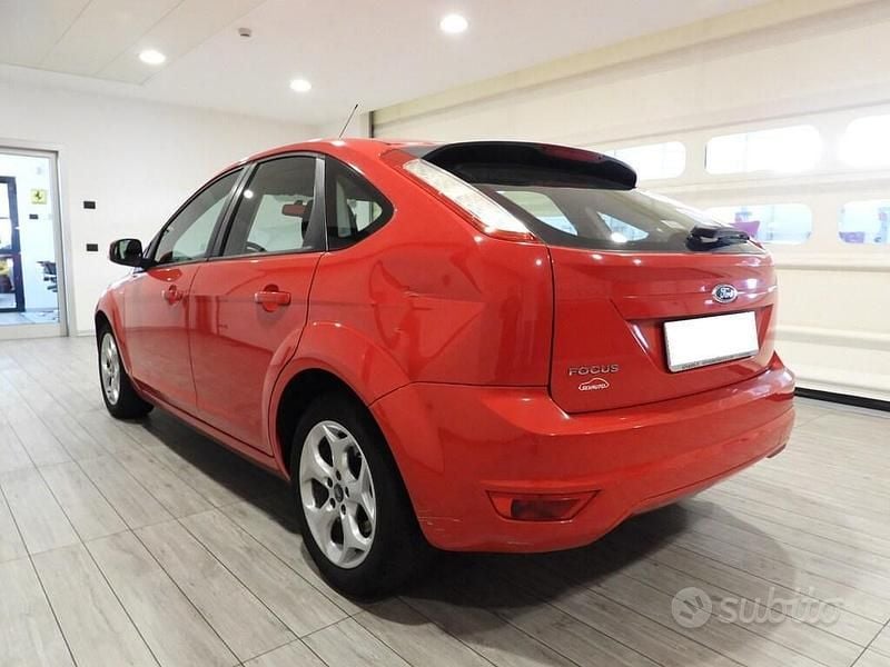 Usado Ford Focus 145 HP (106 kW) 2009 Vermelho Sedan