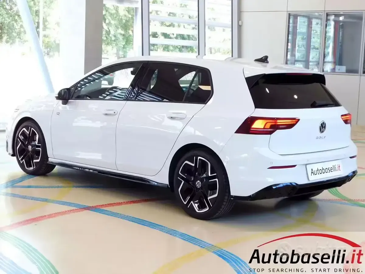 Usata VW Golf VIII R-line 150 CV (110 kW) 2025 Bianco Berlina