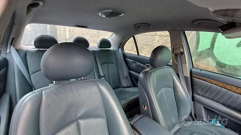 Usata Mercedes E320 Classic 204 CV (150 kW) 2004 Grigio Berlina