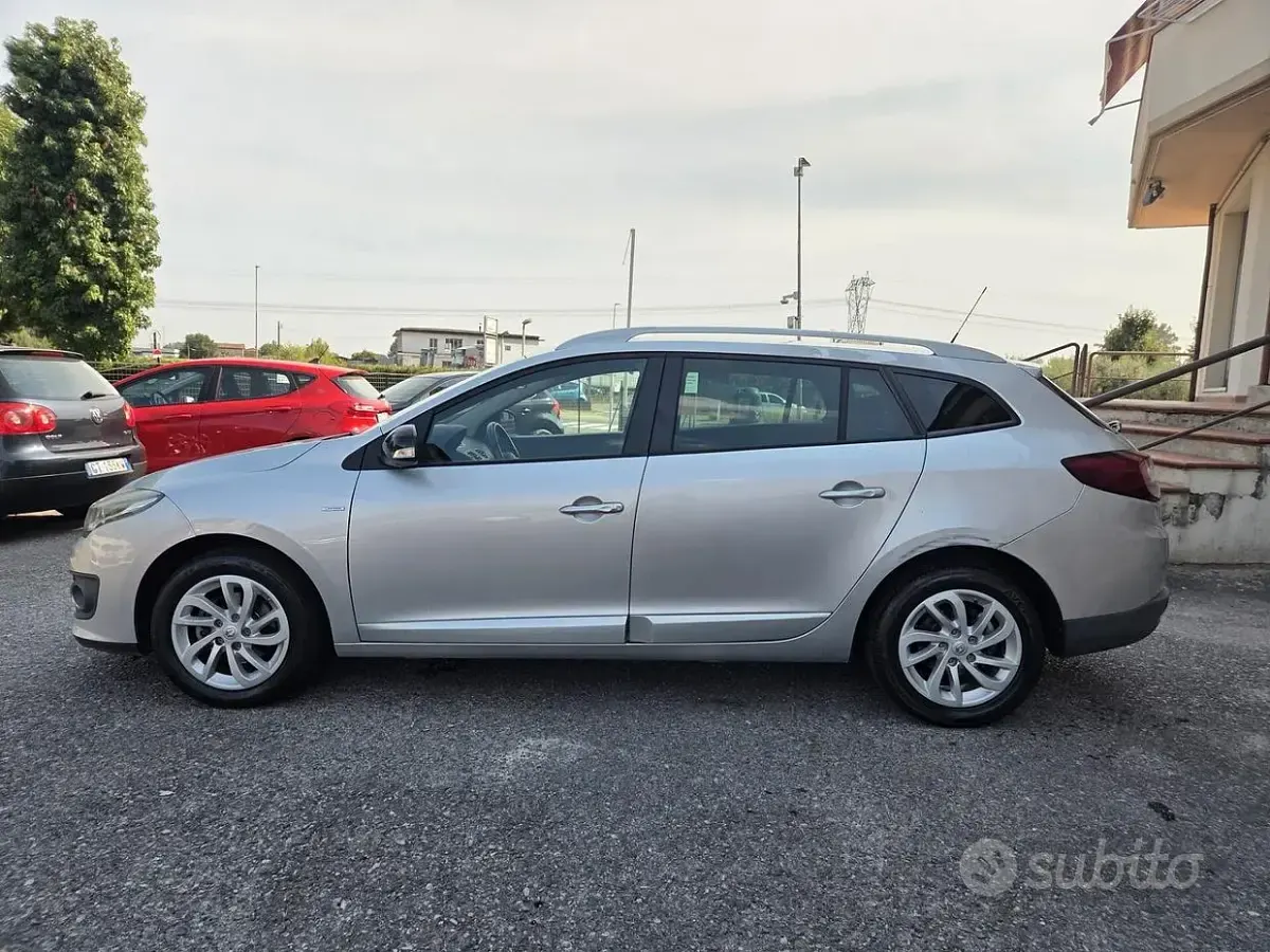 Usata Renault Mégane GrandTour 110 CV (80 kW) 2015 Grigio Station wagon