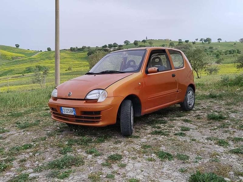 Usata Fiat 600 54 CV (39 kW) 2002 Arancione Utilitaria
