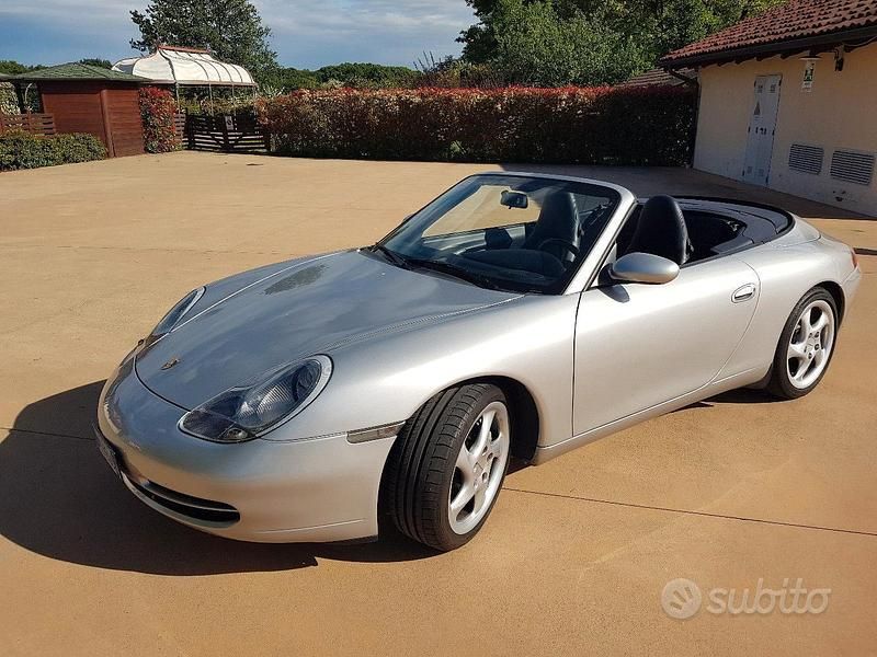 Usata Porsche 911 Carrera 4 Cabriolet 300 CV (220 kW) 2000 Grigio Cabrio