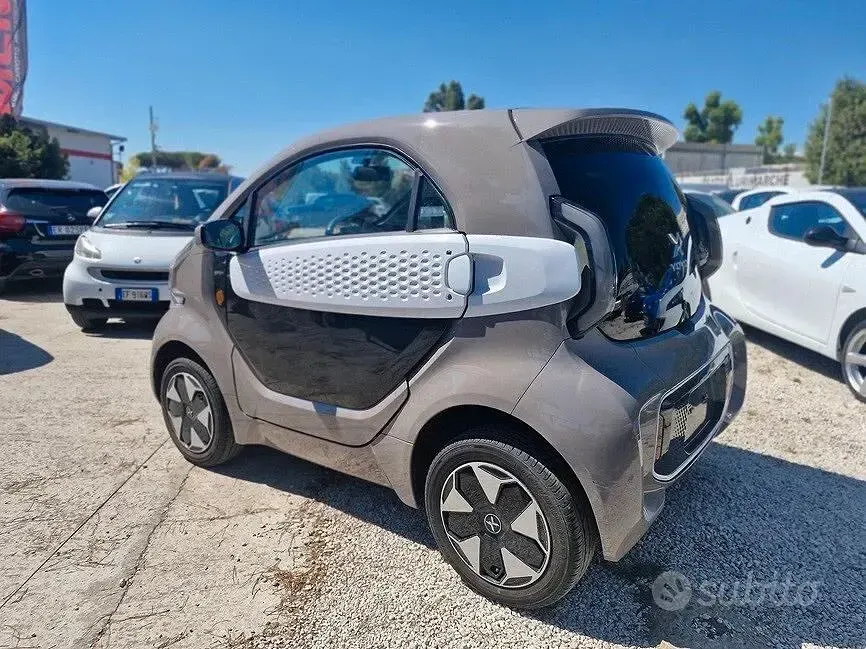 Usata XEV Yoyo 7 kW (10 CV) 2022 Beige Utilitaria