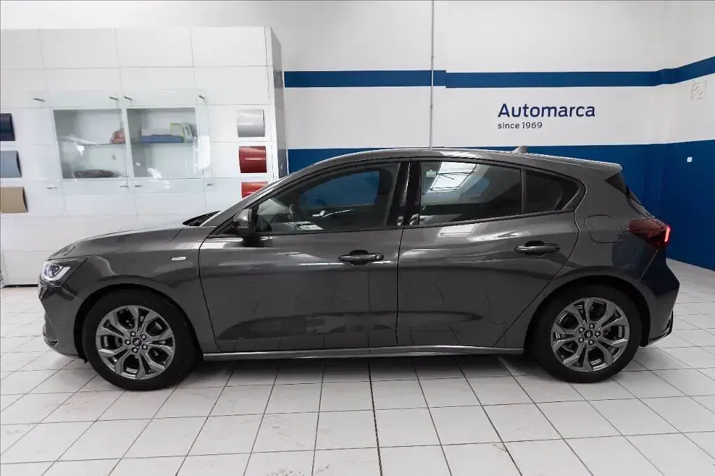 Usata Ford Focus ST-Line 125 CV (91 kW) 2022 Grigio metallizzato Berlina